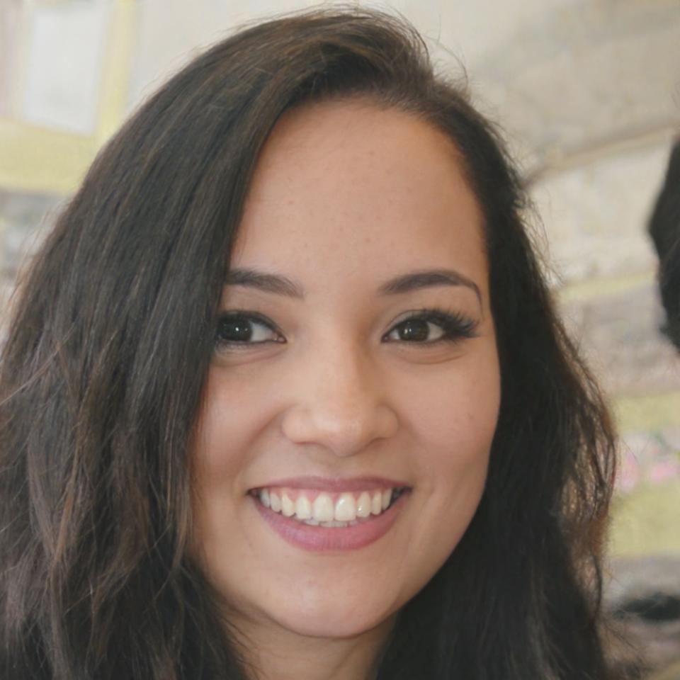 Elena Martínez, Especialista en Educación Financiera